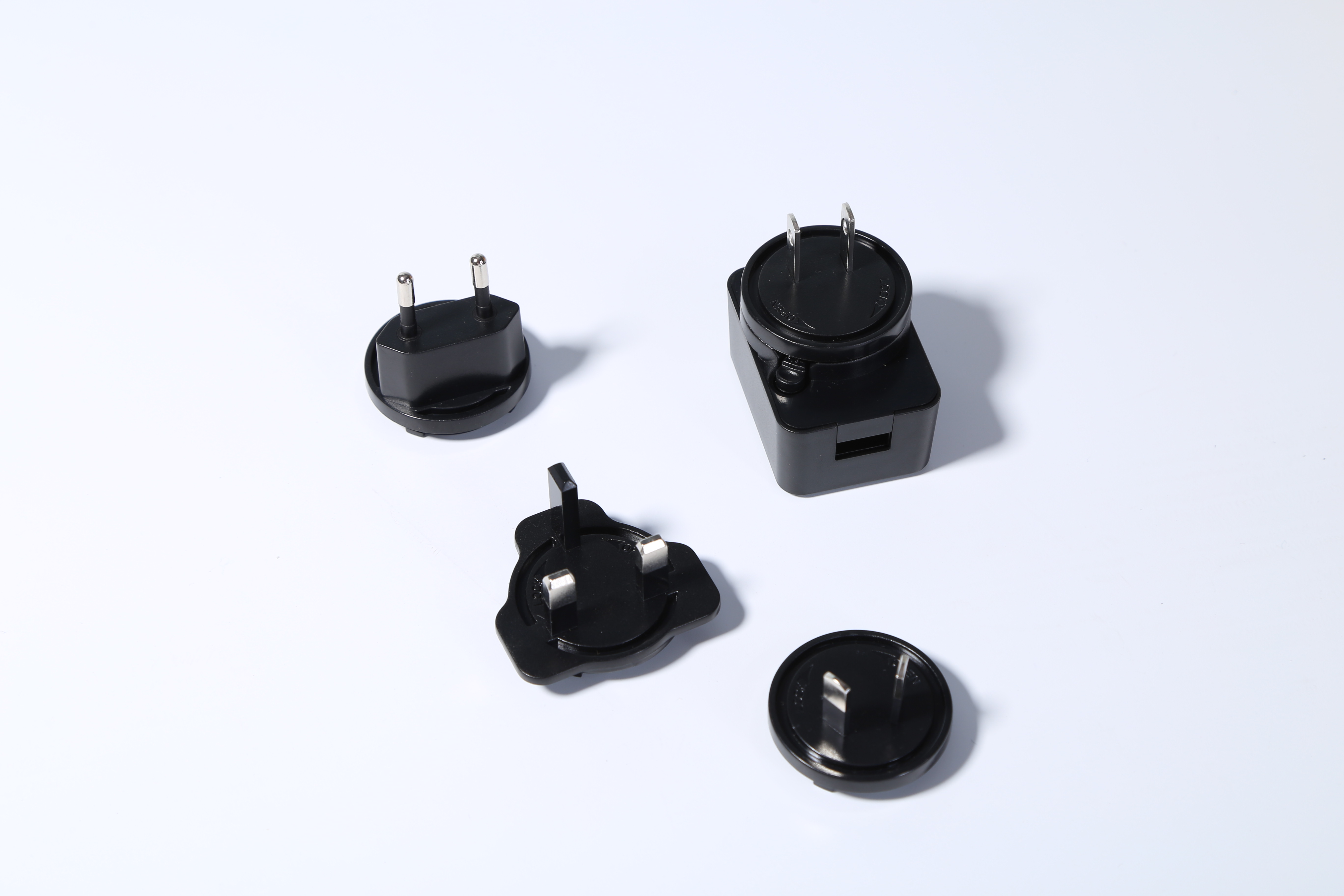 MX15w-0502500型號5v2.5a轉(zhuǎn)換頭電源適配器 cb認(rèn)證