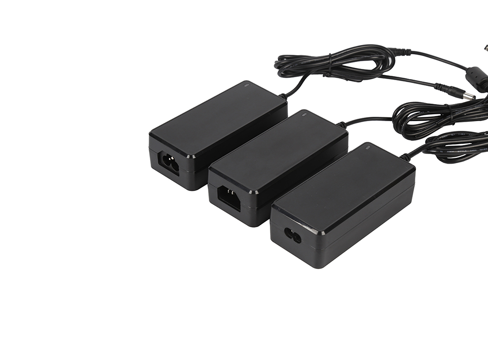 12V5A/12V6A桌面式電源適配器 品字尾 3C CE FCC認證MX72W系列